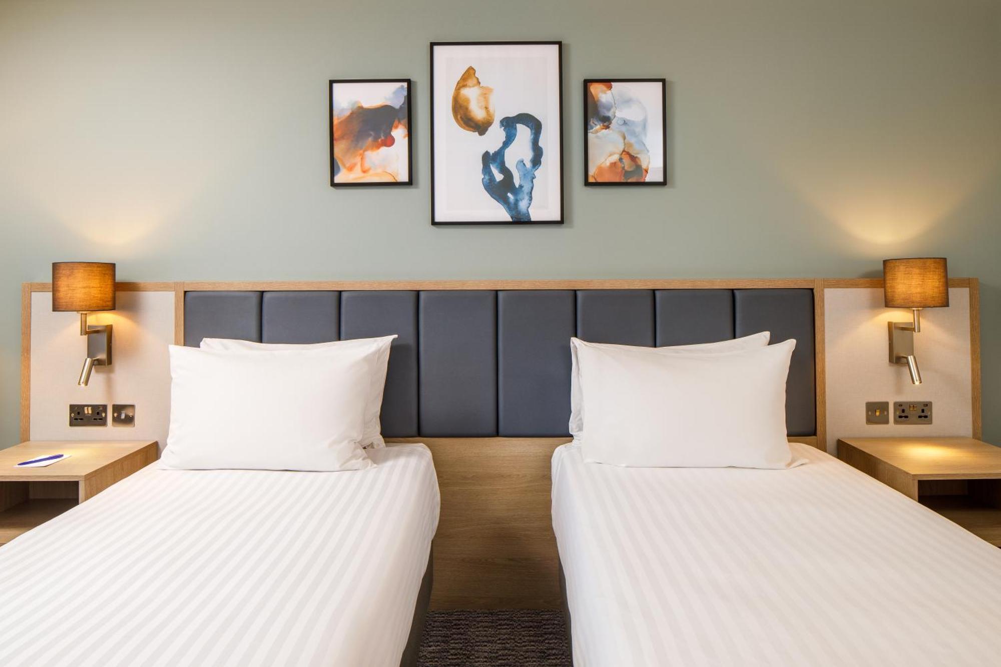 Delta Hotels By Marriott Μίλτον Κέινς Εξωτερικό φωτογραφία