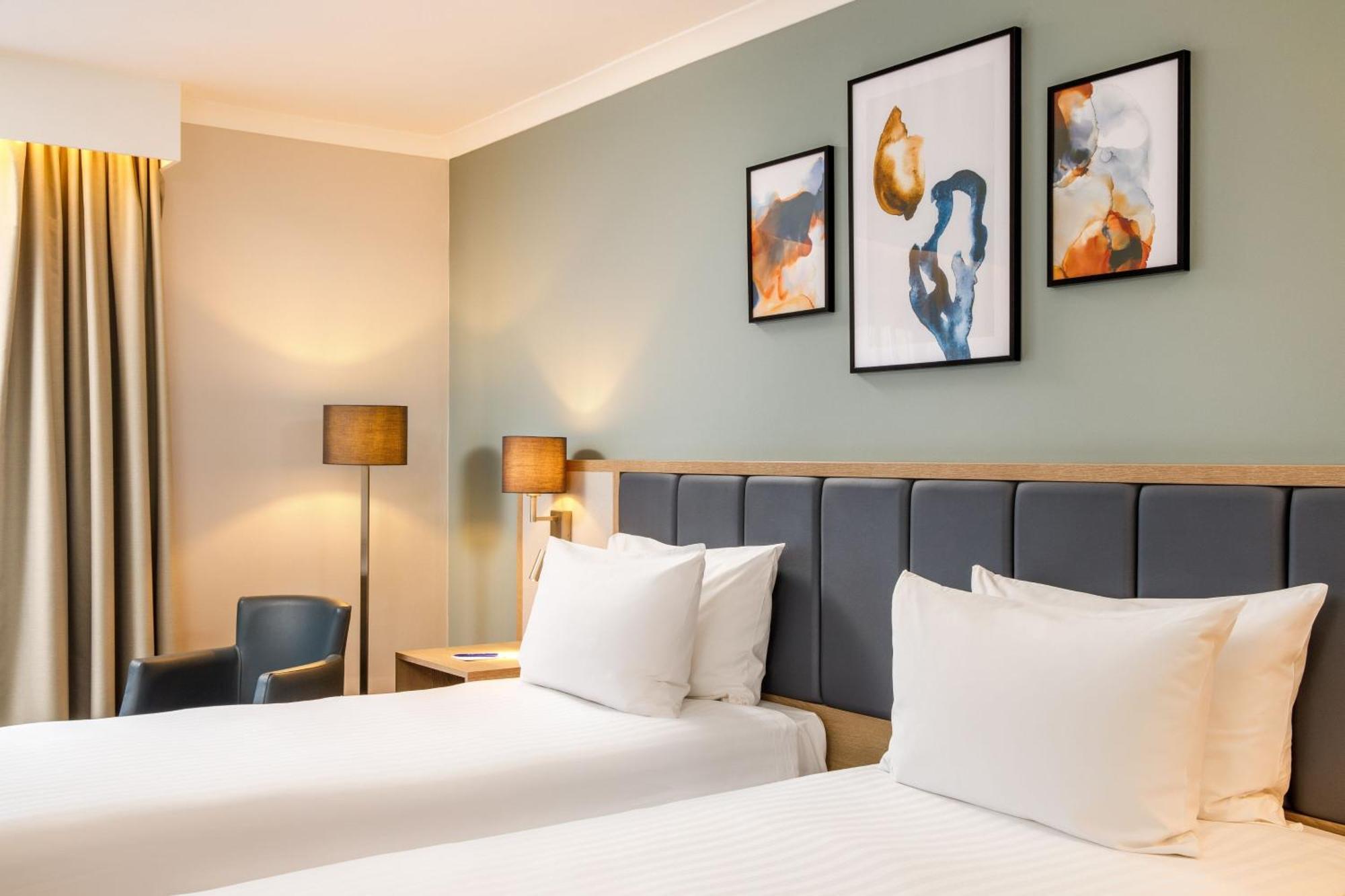 Delta Hotels By Marriott Μίλτον Κέινς Εξωτερικό φωτογραφία
