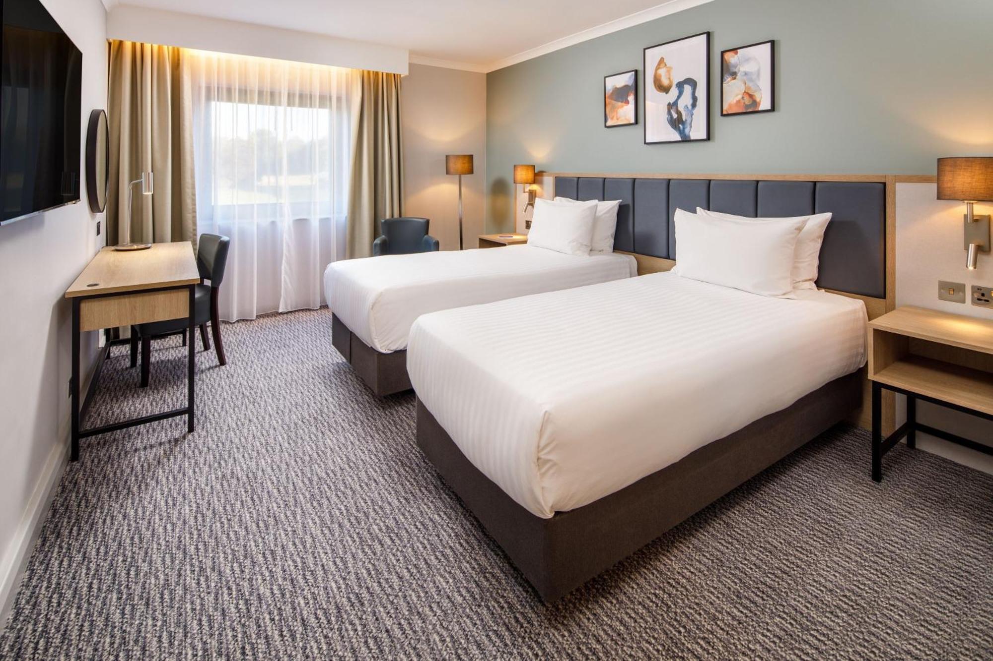 Delta Hotels By Marriott Μίλτον Κέινς Εξωτερικό φωτογραφία
