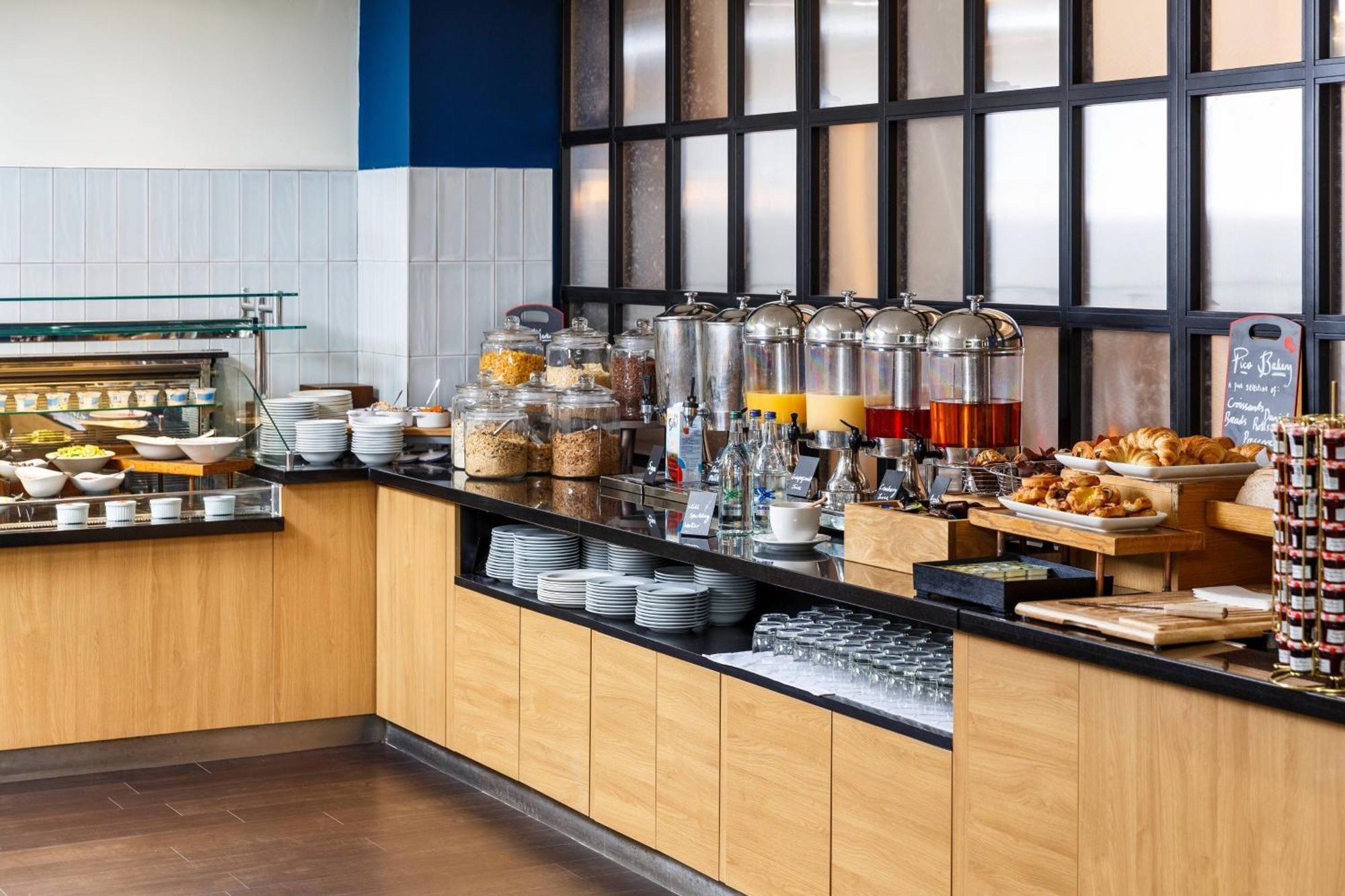 Delta Hotels By Marriott Μίλτον Κέινς Εξωτερικό φωτογραφία